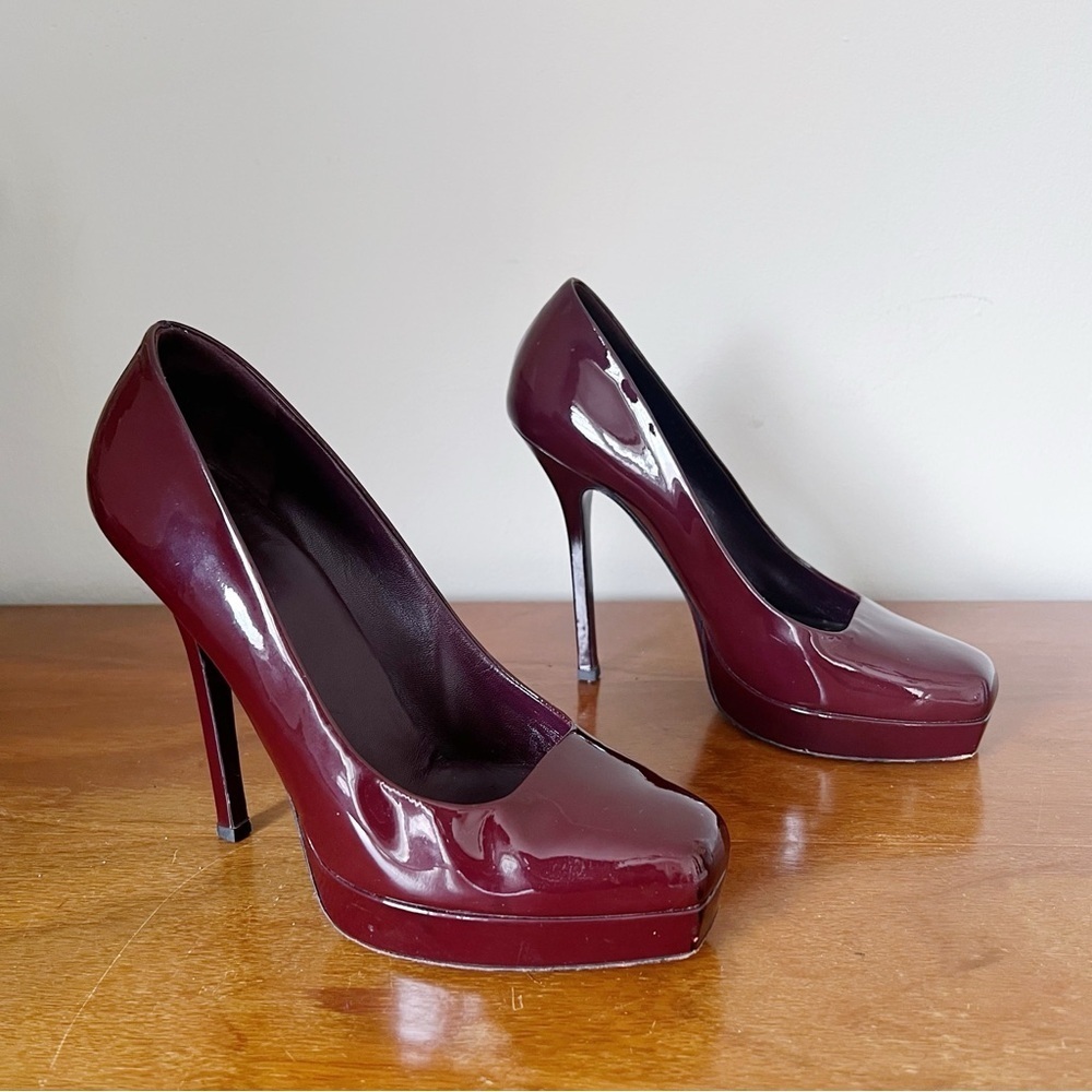 GUCCI • Tile Platform Pumps stiletto heels square toe burgundy patent leather